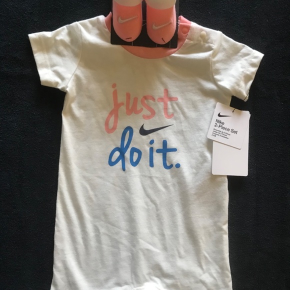 🌸 Nike 2- Piece Set 0-6 Months 🌸 - Picture 8 of 10